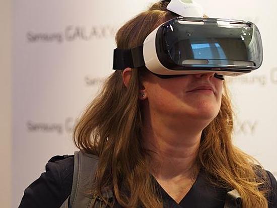 三星新版Gear VR头盔开启预定，配S6刚好