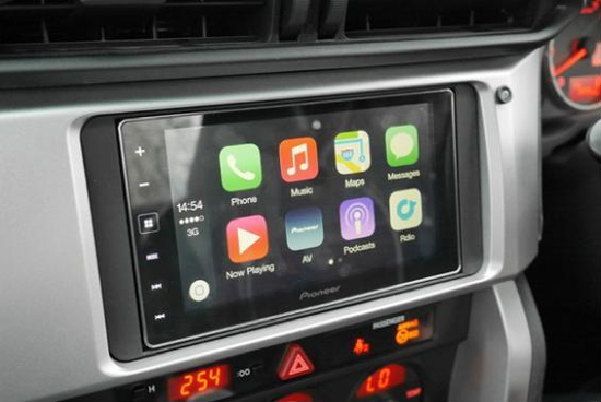 车载系统：CarPlay和Android Auto谁更牛？