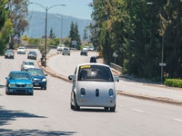 谷歌路测无人汽车  最高时速40公里