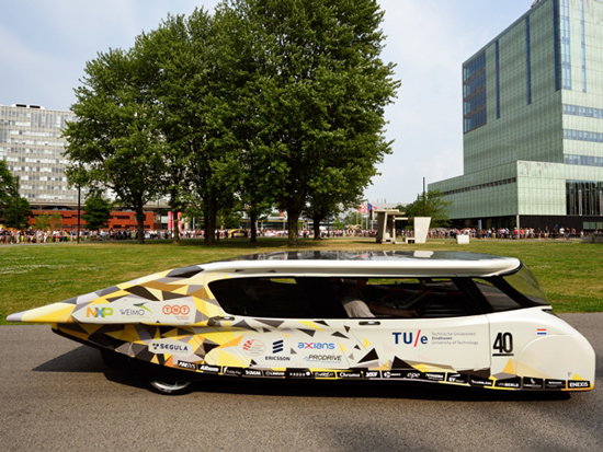 Stella Lux太阳能汽车 充一次电跑上千公里