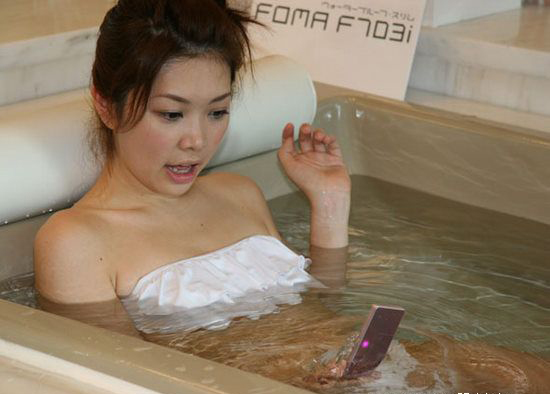 震惊！日系手机防水竟是为满足女性需求