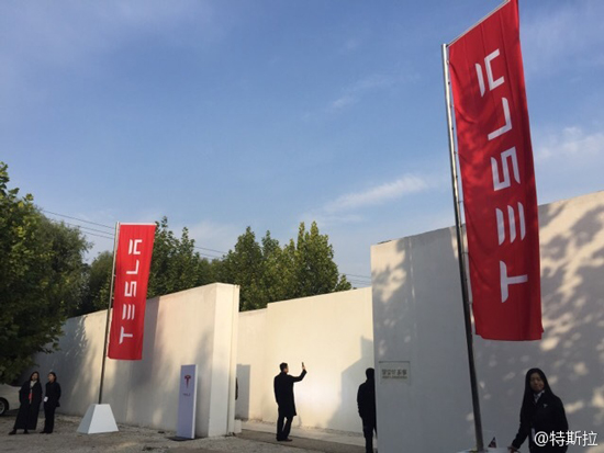 特斯拉自动驾驶系统正式在中国地区推送！