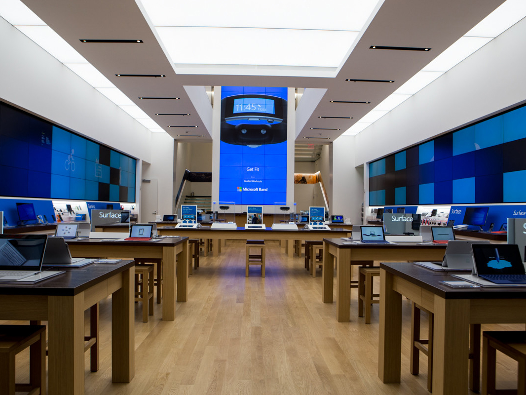 比苹果Apple Store更气派！全球最大微软旗舰店开业