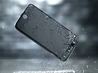 视频：苹果又躺枪，摩托罗拉讽刺iPhone一跌就碎