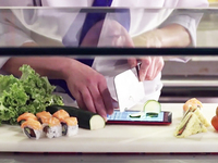 视频：华硕ZenFone“切菜板”问世 家庭主妇必备神器