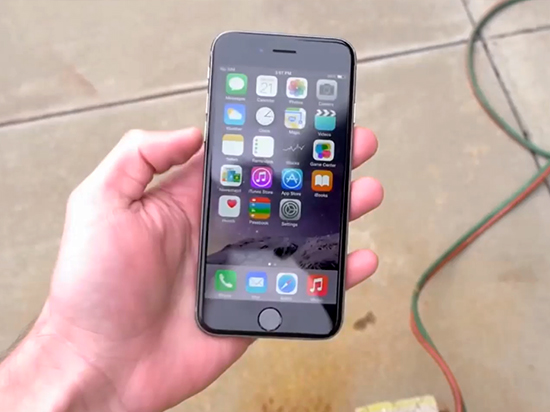 视频：iPhone 6遭6000度烈焰焚烧 过程惨不忍睹