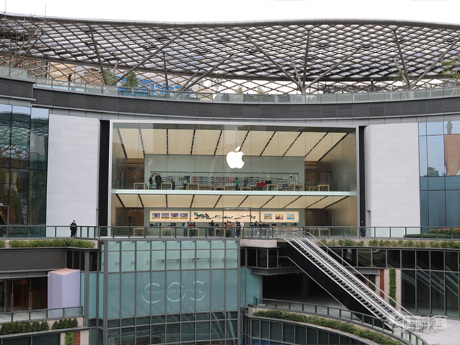 广州首家Apple Store正式开幕 暴雨也灭不了果粉的热情