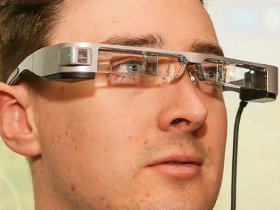 爱普生发布新款智能眼镜 体积轻薄但售价昂贵
