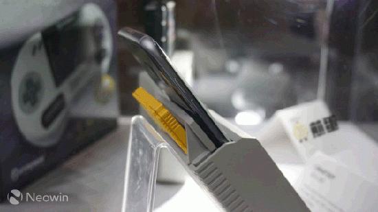 重拾童趣，能让手机无缝连接Game Boy卡带的游戏神器