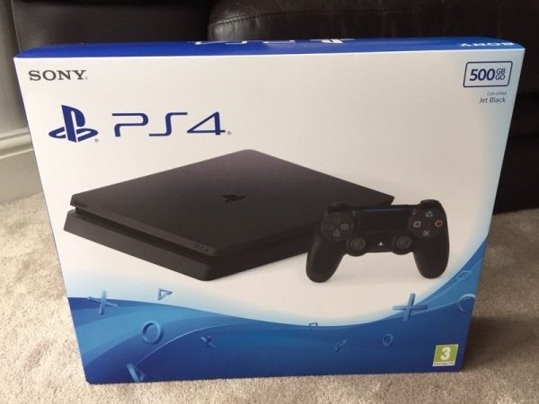 PS4 Slim真机曝光：外形真的很简陋