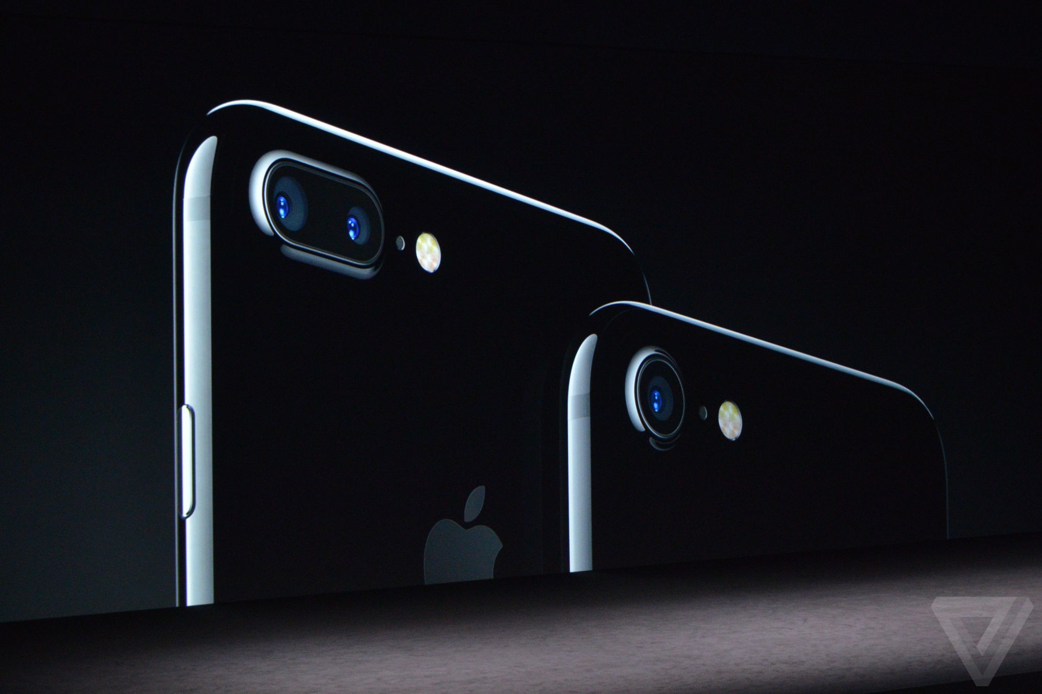 苹果秋季发布会：除了iPhone 7还有表 就是有点“黑”