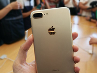 iPhone 7正式开卖：亮黑色有价无市