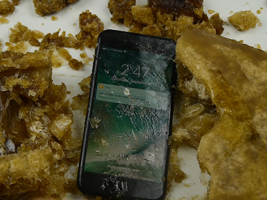 把iPhone 7放在可乐中12小时后会发生什么