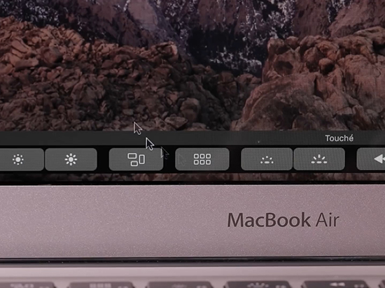 蛋疼吗？旧款MacBook假装用上Touch Bar