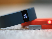 传Fitbit拟收购竞争对手Pebble 智能手表厂商都要抱团？