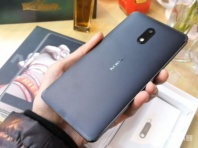 终极情怀：搭载安卓7.0 诺基亚Nokia 6体验