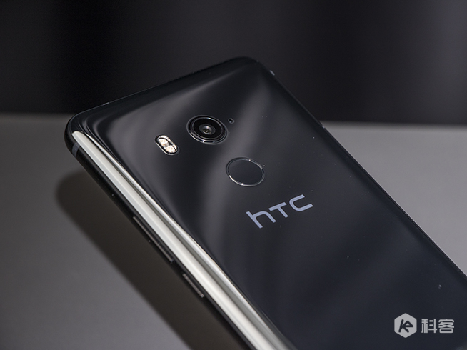 HTC U11+图赏：全面屏+玻璃镜面后盖，高颜值新旗舰
