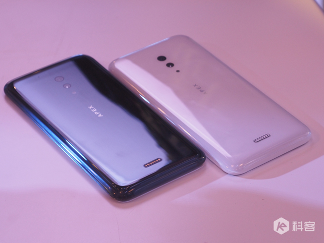 vivo APEX 2019上手图赏：一体化设计感极强 按键开孔通通消失