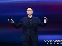 vivo X200系列发布：全系大电池+长焦微距，小钢炮也有了