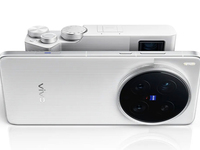 vivo X200 Ultra发布：更激进的超大杯，突兀设计致敬相机饼干