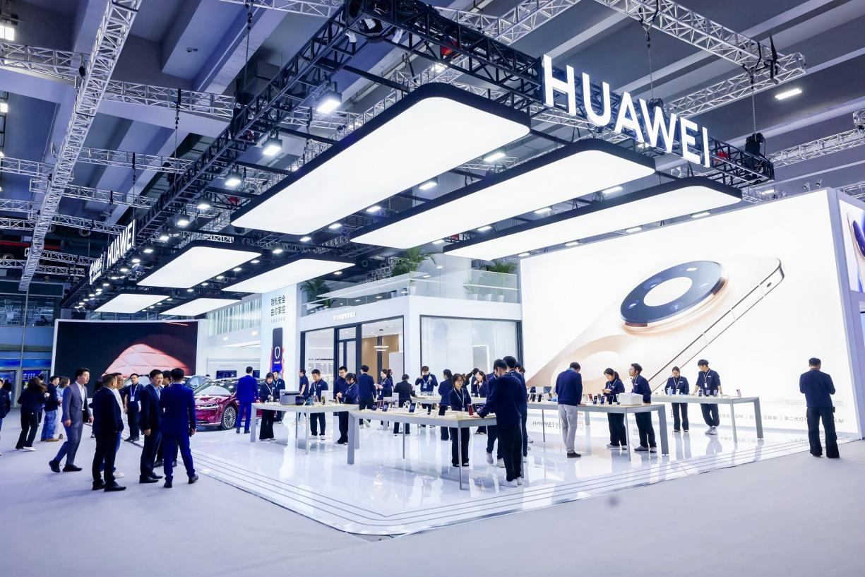 华为惊艳亮相2025数智科技生态大会,以鸿蒙生态开启智慧生活新篇章