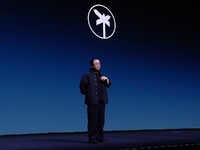 调侃遥遥领先吐槽游戏皮肤，罗永浩科技春晚变味了？网红老罗带货很拼