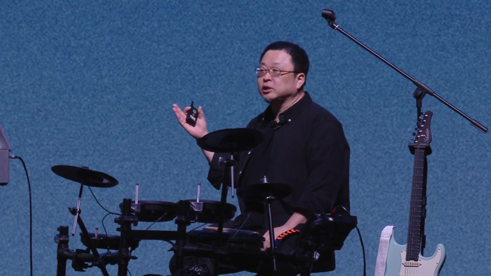 调侃遥遥领先吐槽游戏皮肤，罗永浩科技春晚变味了？网红老罗带货很拼