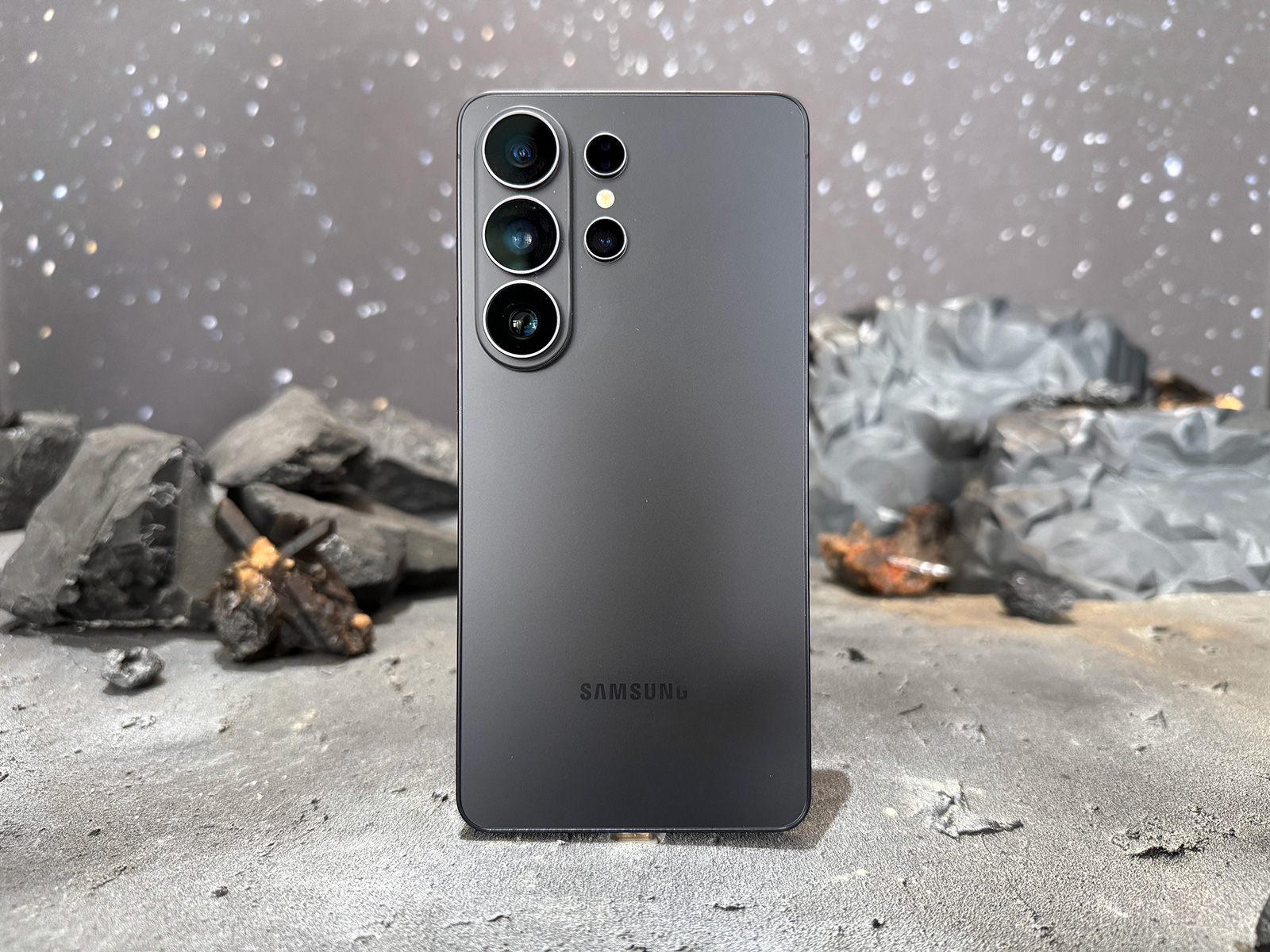 三星S26 Ultra上手体验:防窥屏一绝,新设计以退为进?